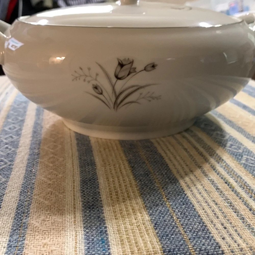 Creative‎ Royal Elegance Fine China Serving Dish with Lid